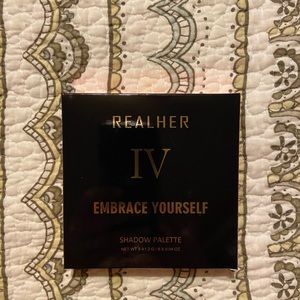 REALHER IV Embrace Yourself shadow palette
